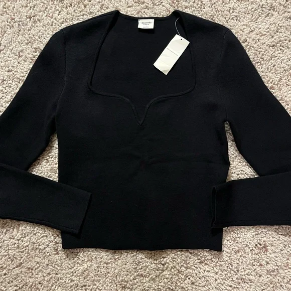 Abercrombie & Fitch Sweetheart Neckline Knit Long Sleeve - Picture 3 of 6